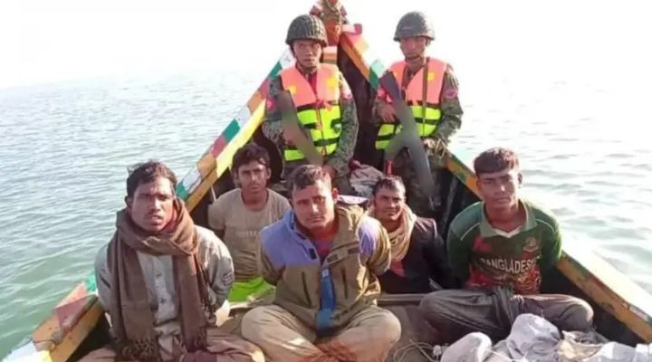 দুই ট্রলারসহ টেকনাফের ৯ জেলেকে ধরে নিয়ে গেছে আরাকান আর্মি